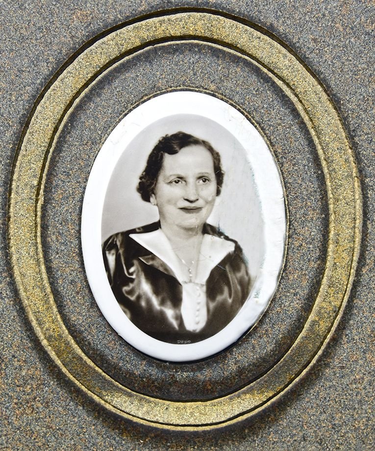 Grave Photo.