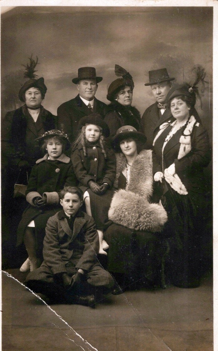 Rafferties from Top left Lillie Dominick Agnes R Barnes Will Minnie next row Fredericka Georgianna Barnes Doris Donald.